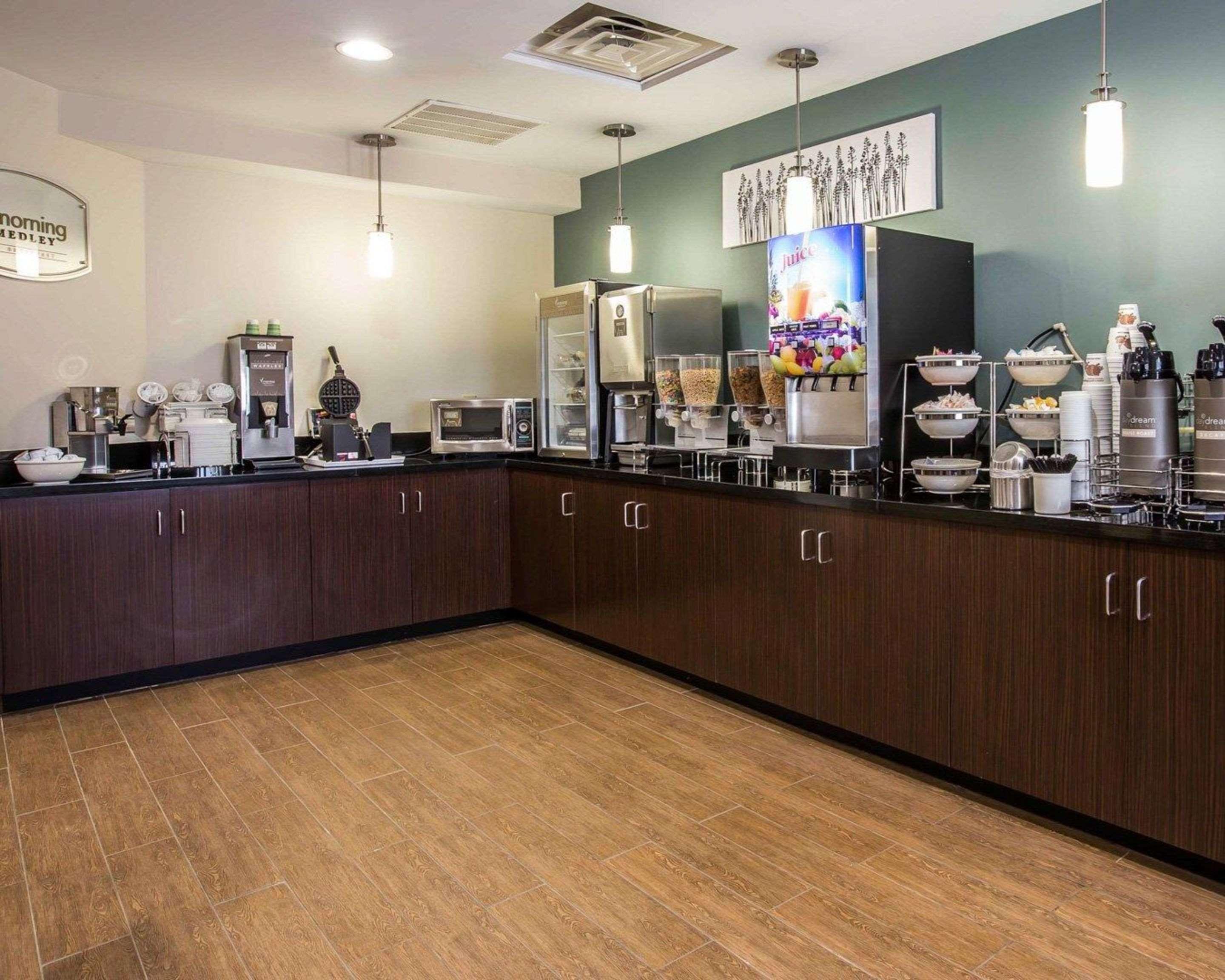 格林斯伯勒机场司丽普酒店 外观 照片