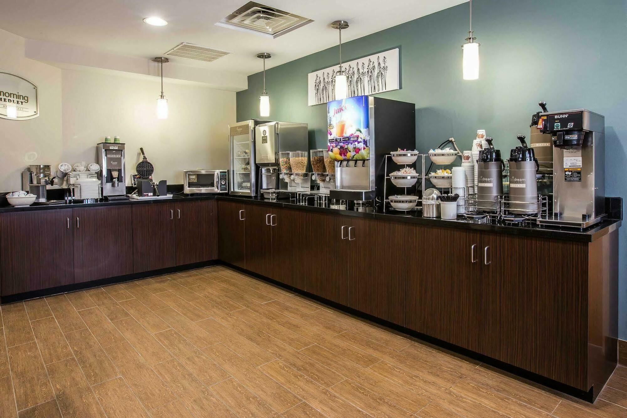 格林斯伯勒机场司丽普酒店 外观 照片